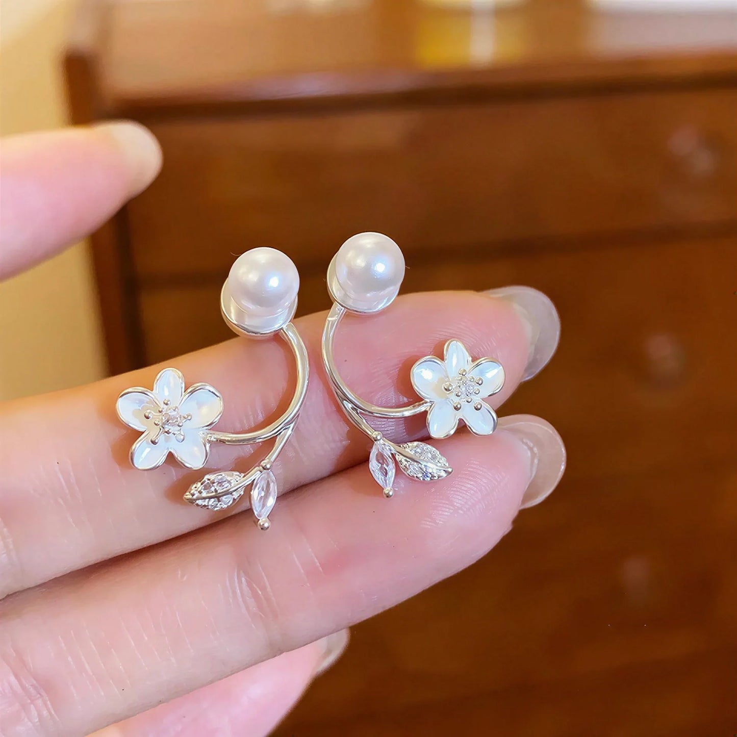 🎀Ethereal Blossom øreringe: Sterling sølvøreringe med blomster og perler til kvinder