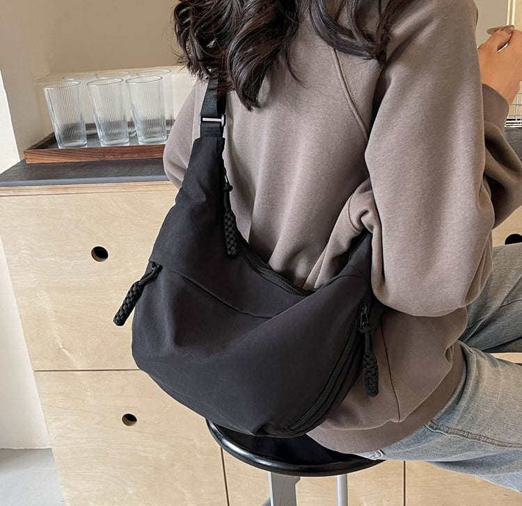🔥Moderigtig skuldertaske i nylon i ensfarvede farver🔥