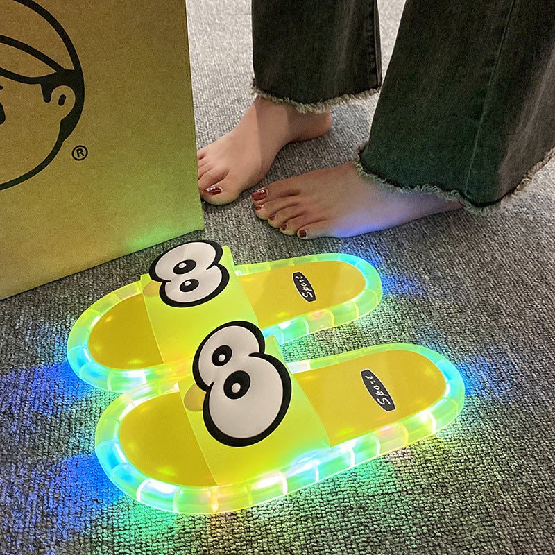 👣Søde hjemmesko med tegneseriefigurer og lys