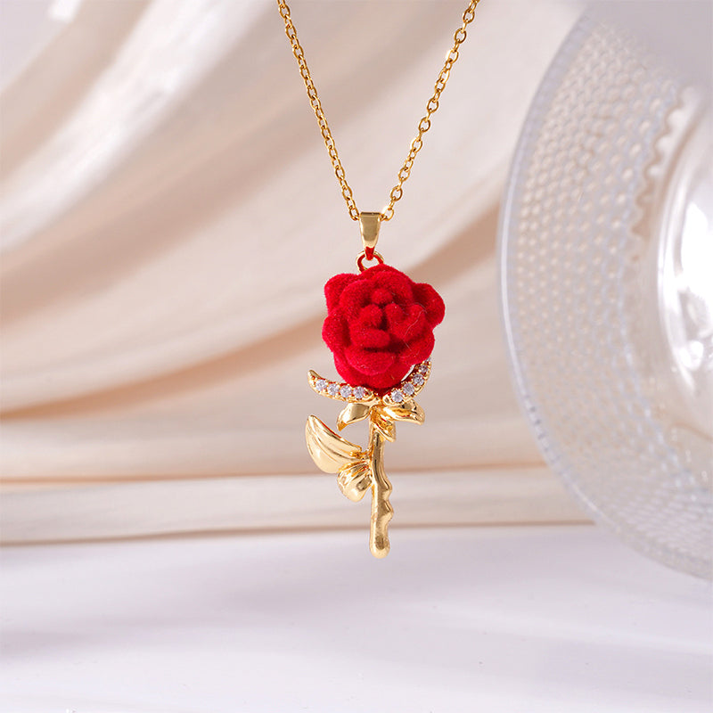 🌹 💎 Elegant halskæde med rød rosevedhæng ✨